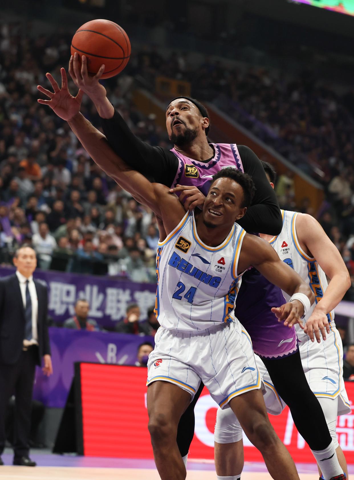 今晨体能课后；纽卡斯尔门线救险备战CBA季后赛；目标明确；医务组通报恢复的简单介绍