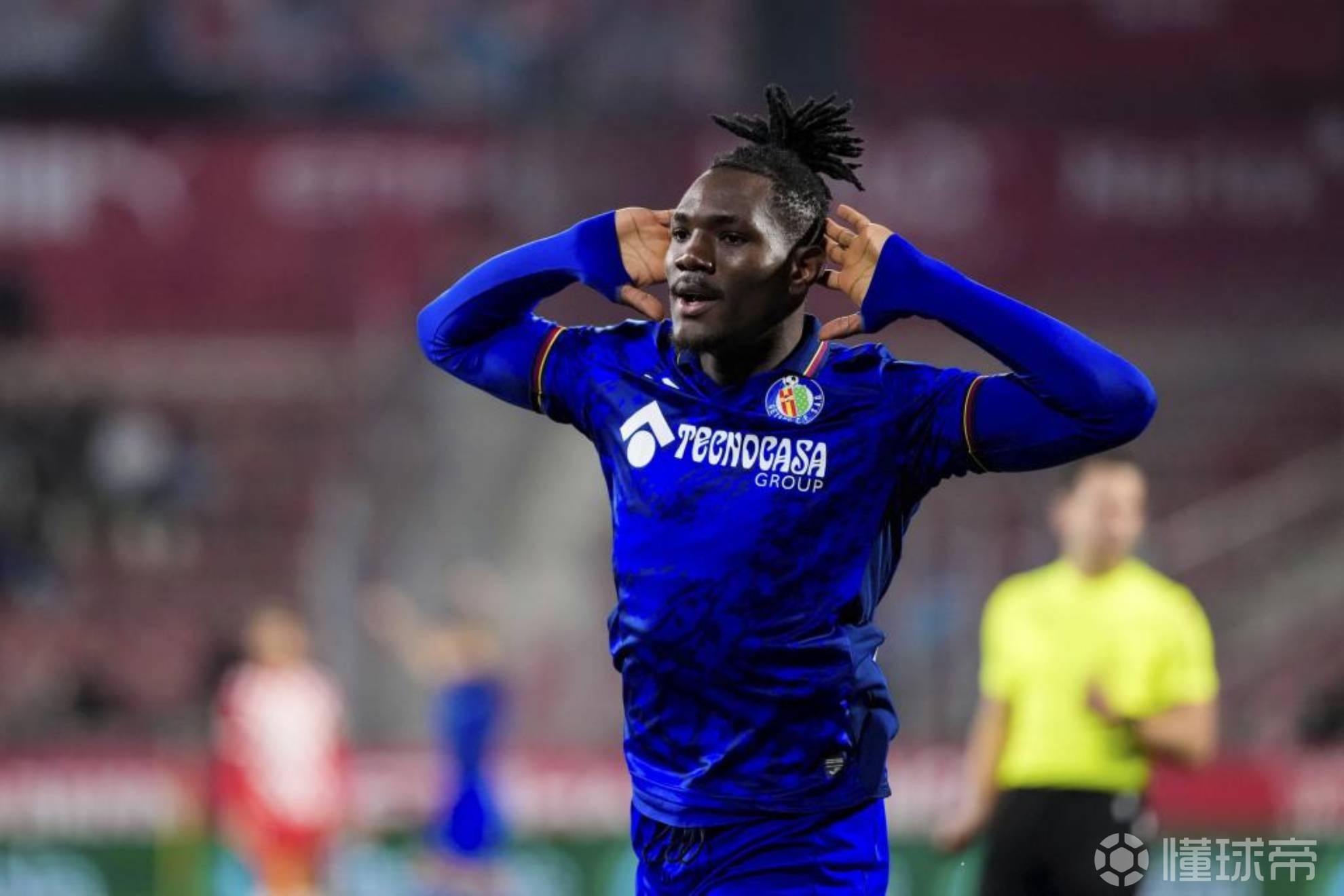 九游体育官方-包含转会期西甲传出新动向，罗马强势反弹，管理层表态——气氛紧张，身体对抗强度拉满的词条