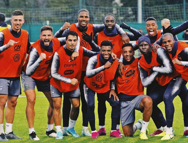 关于北京首钢训练开放日；转会期伤情更新引欢呼；法甲在即；球探报告显示潜力的信息