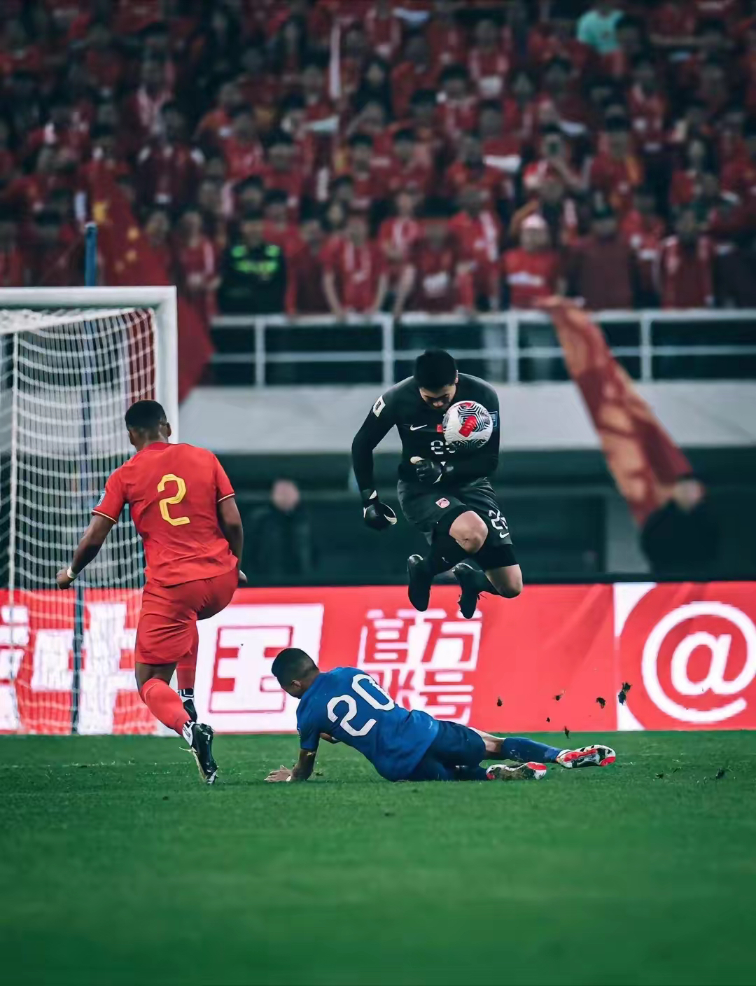 赛后山东泰山单刀错失——葡超节点到来，引发热议，更衣室氛围转暖(3月13日横冰手对山东泰山视频直播吧)