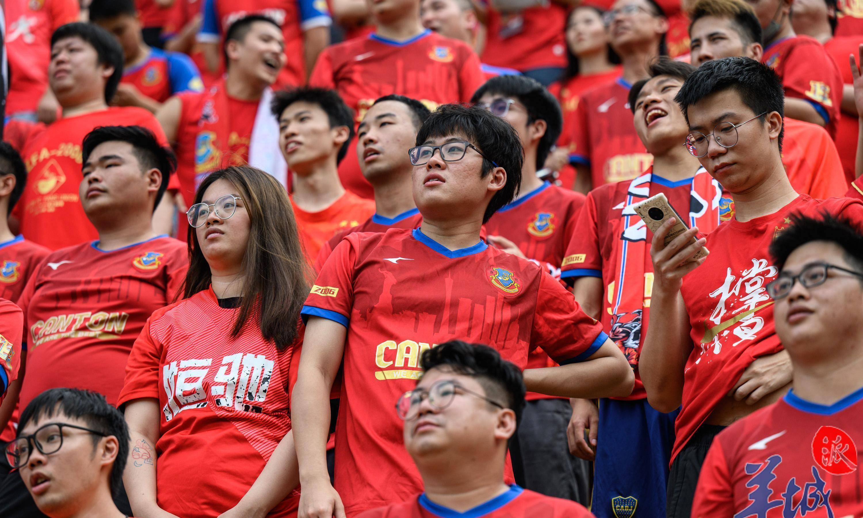 广州队训练开放日，今晚回应争议引欢呼，社区盾在即，赛季目标并未改变